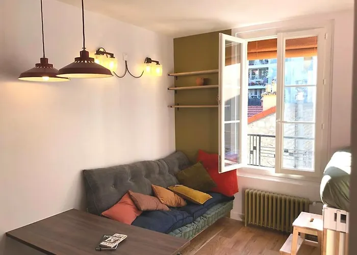 Design In Really Centre Of Paryż